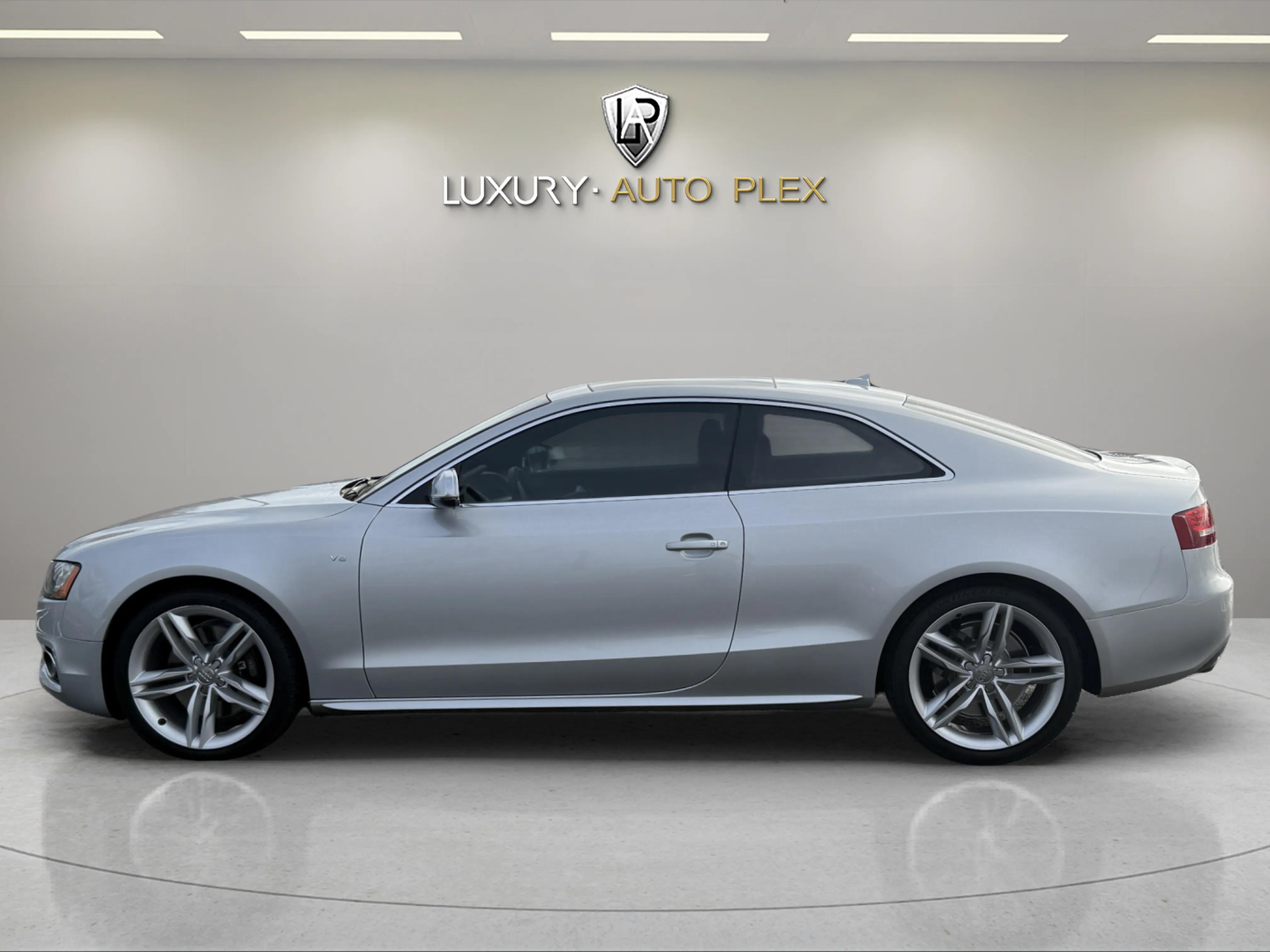 2012 Audi S5 Prestige photo 2