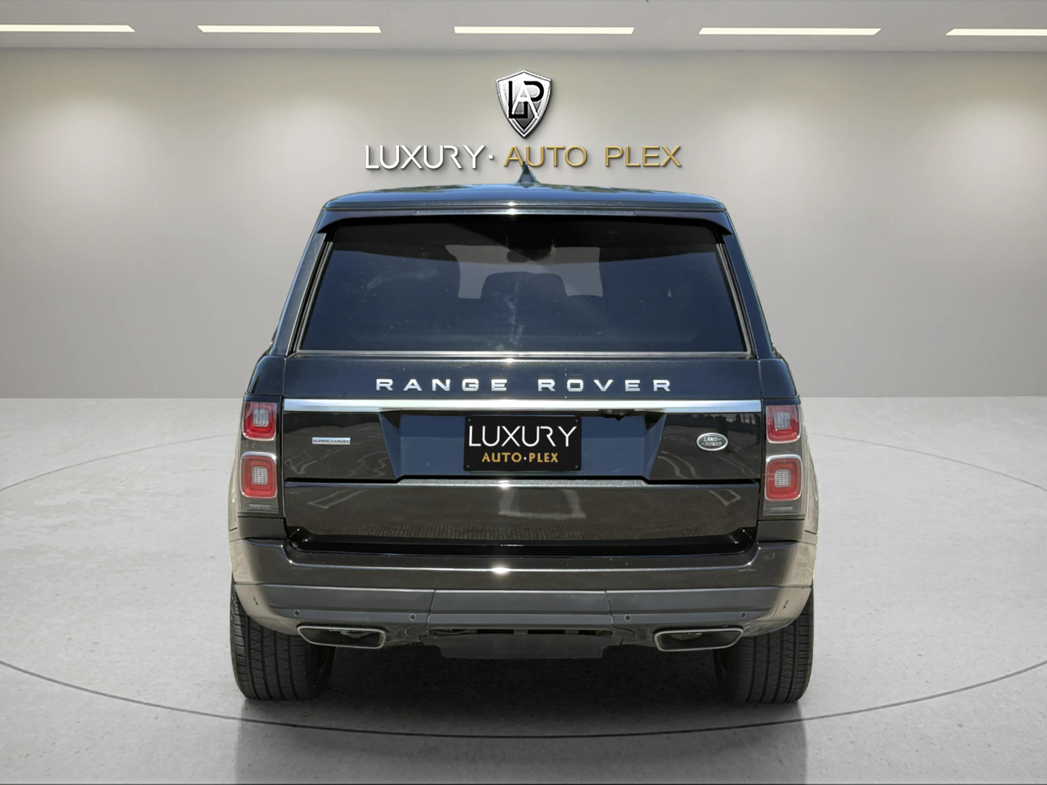 2018 Land Rover Range Rover Supercharged LWB photo 3