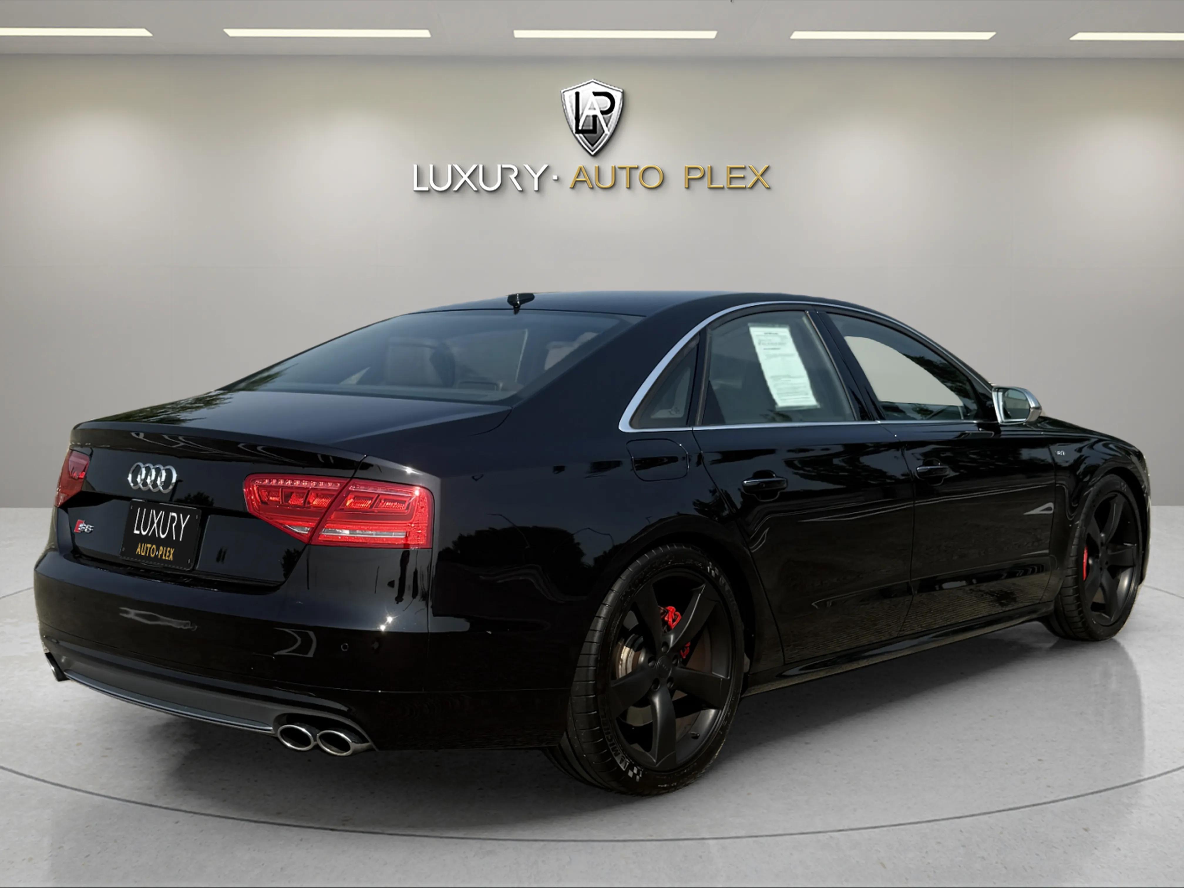 2014 Audi S8 Quattro photo 4