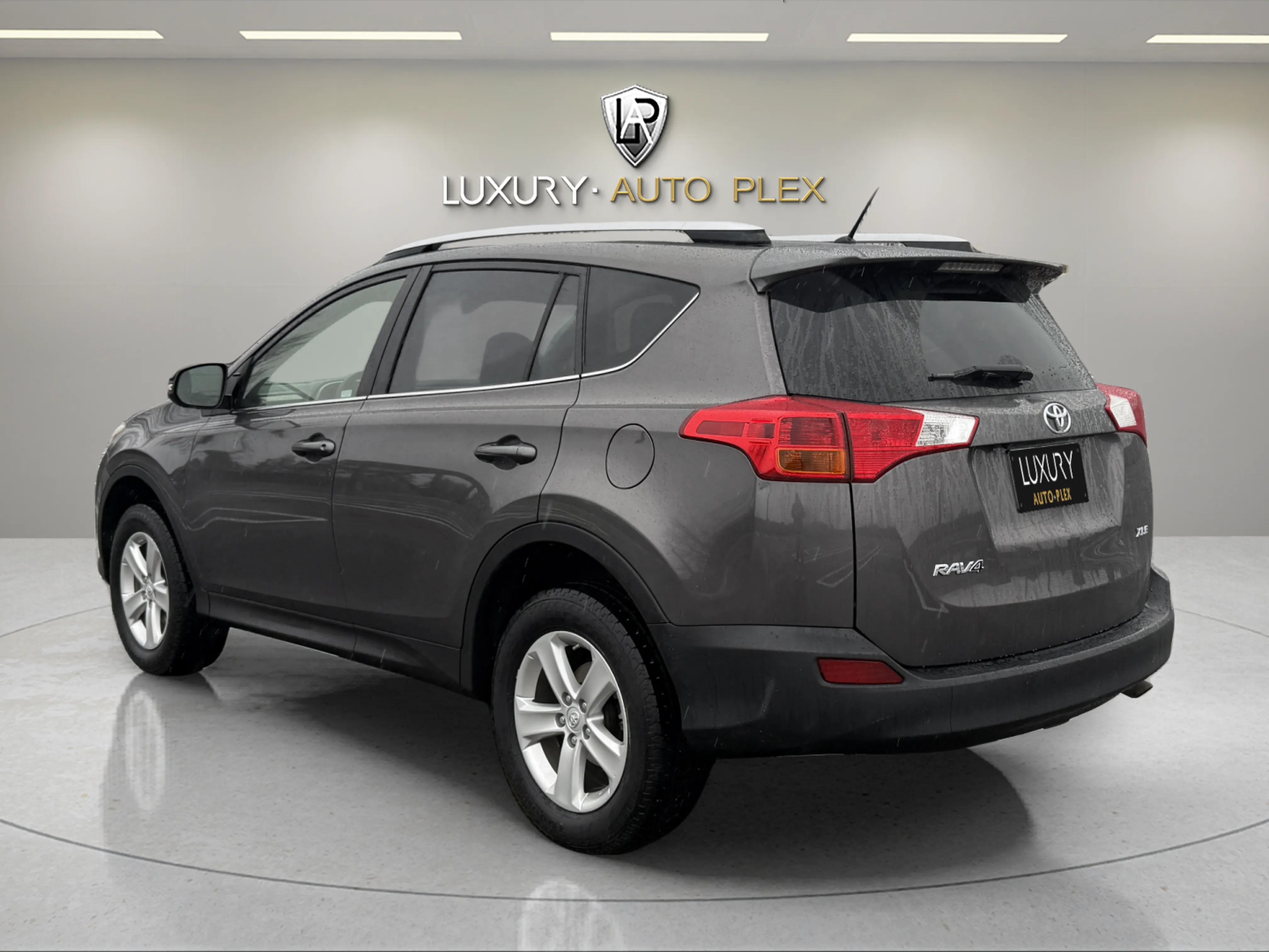 2013 Toyota RAV4 XLE photo 3