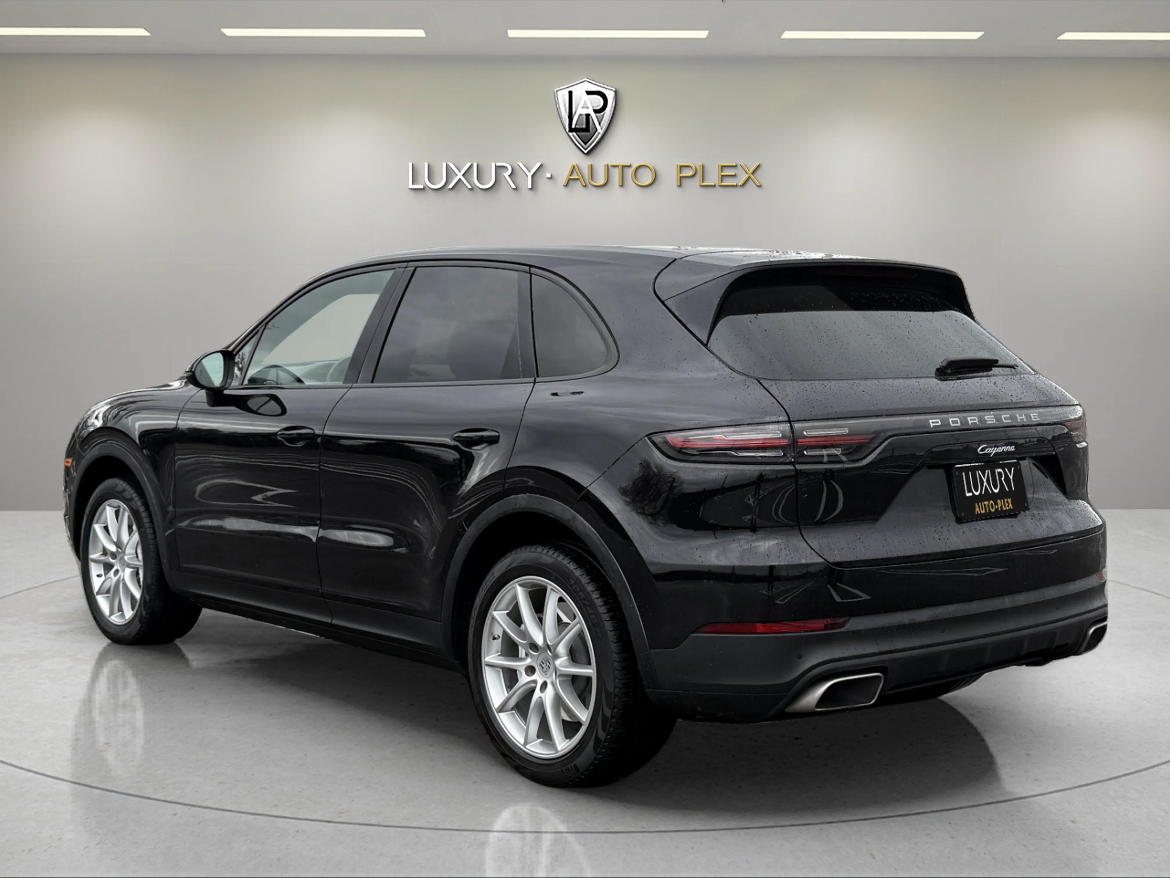 2019 Porsche Cayenne photo 2