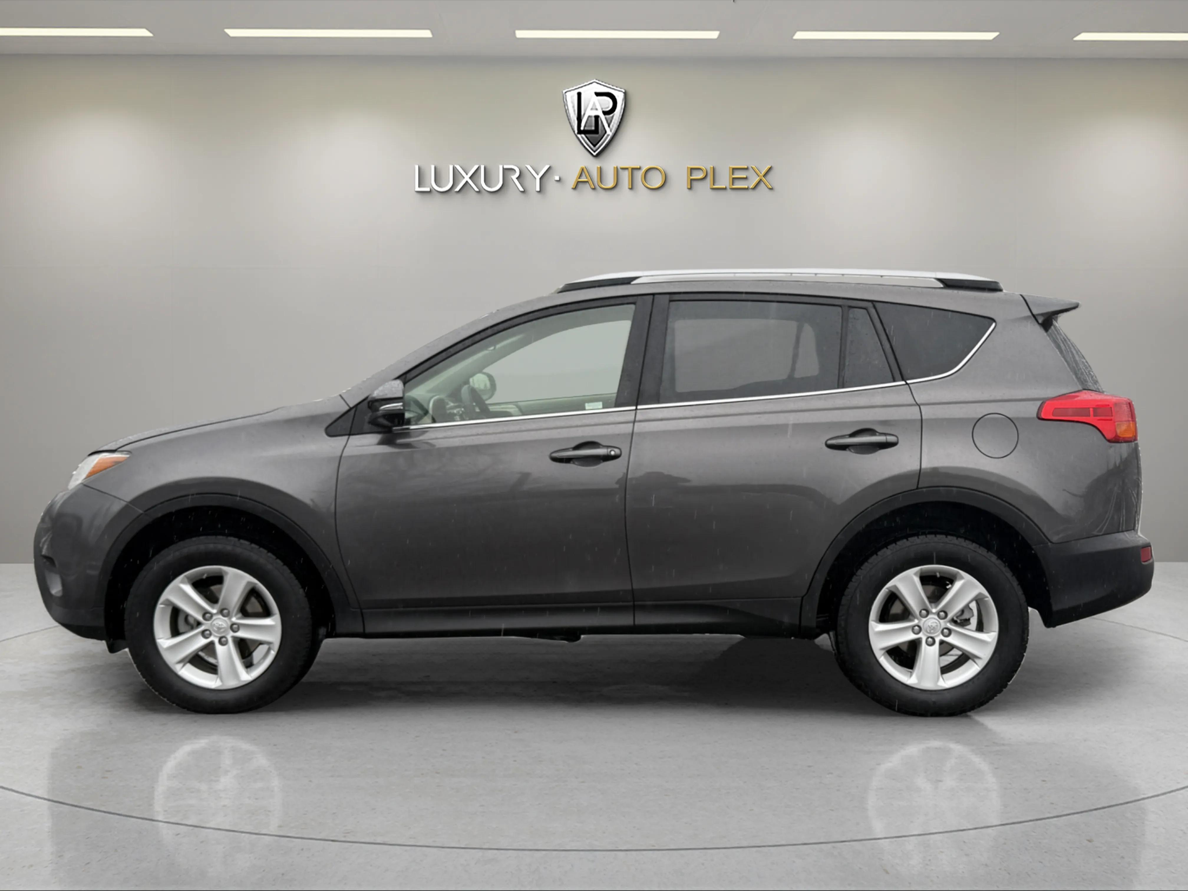 2013 Toyota RAV4 XLE photo 2