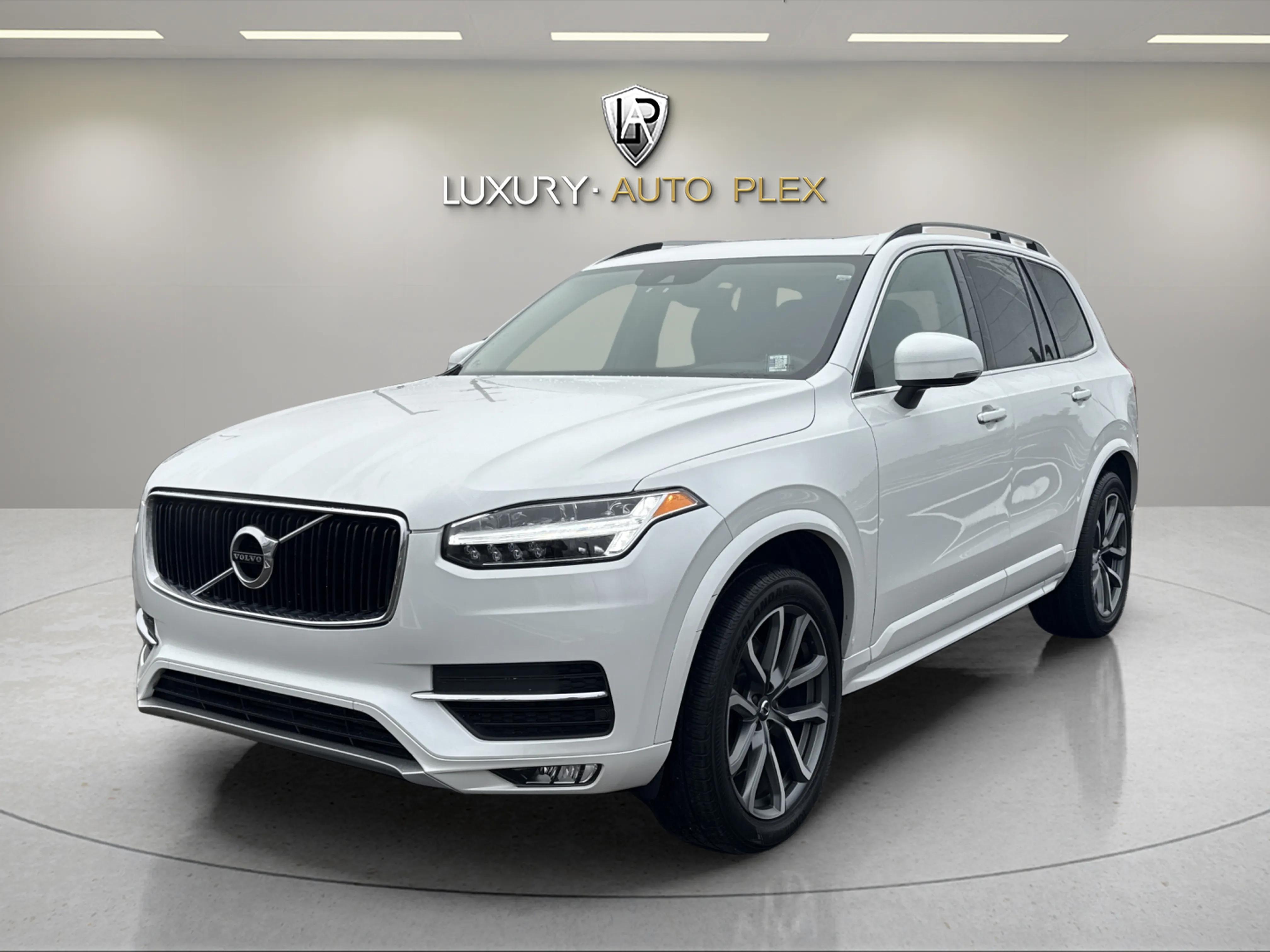 2019 Volvo XC90 Momentum's photo