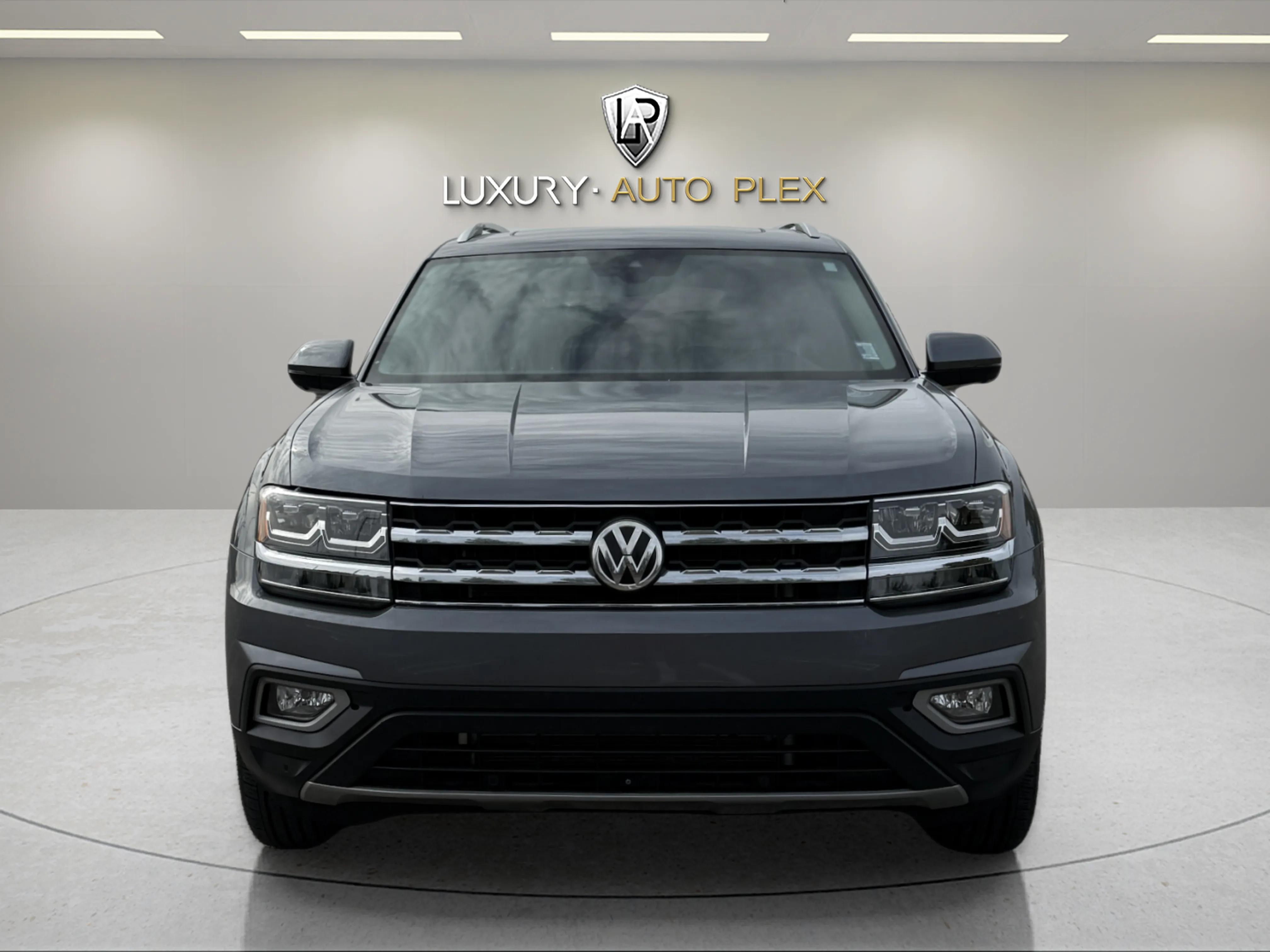 2019 Volkswagen Atlas SEL Premium photo 2