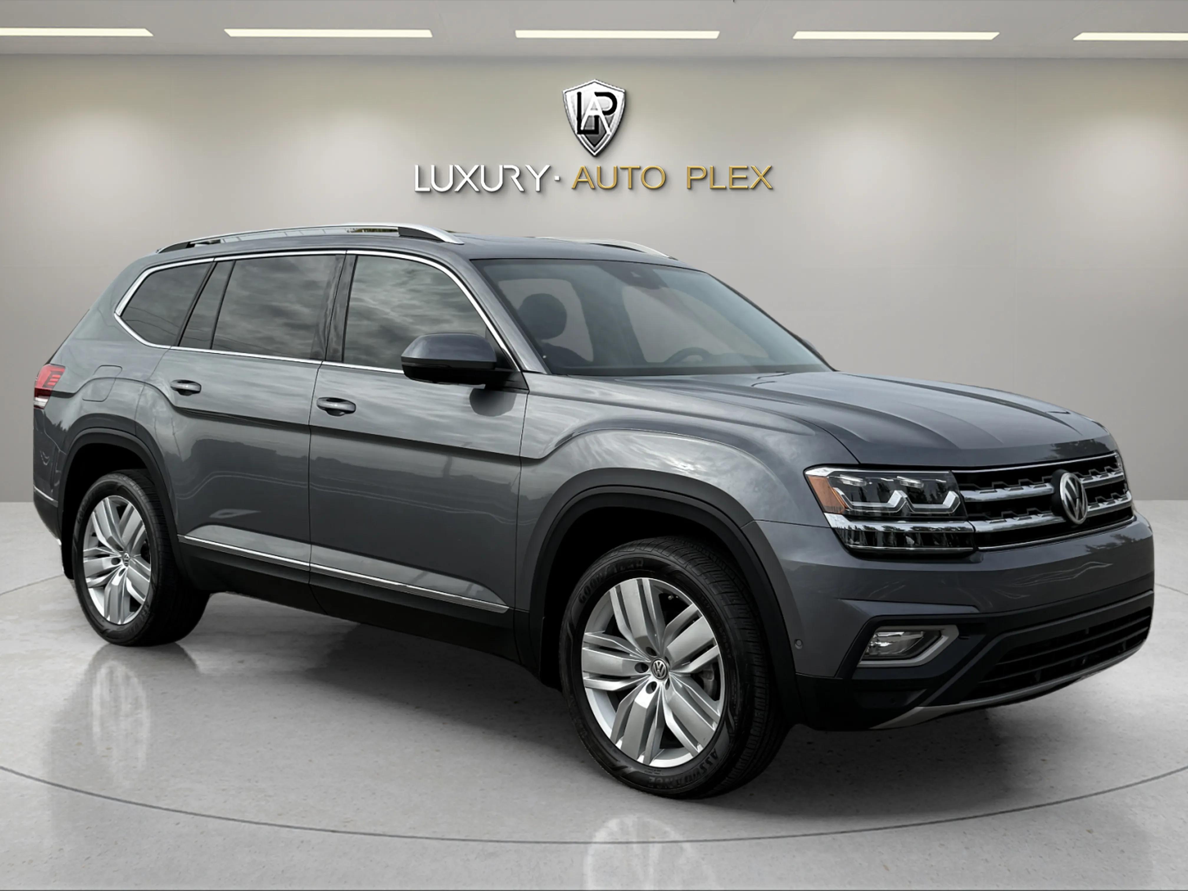 2019 Volkswagen Atlas SEL Premium photo 3