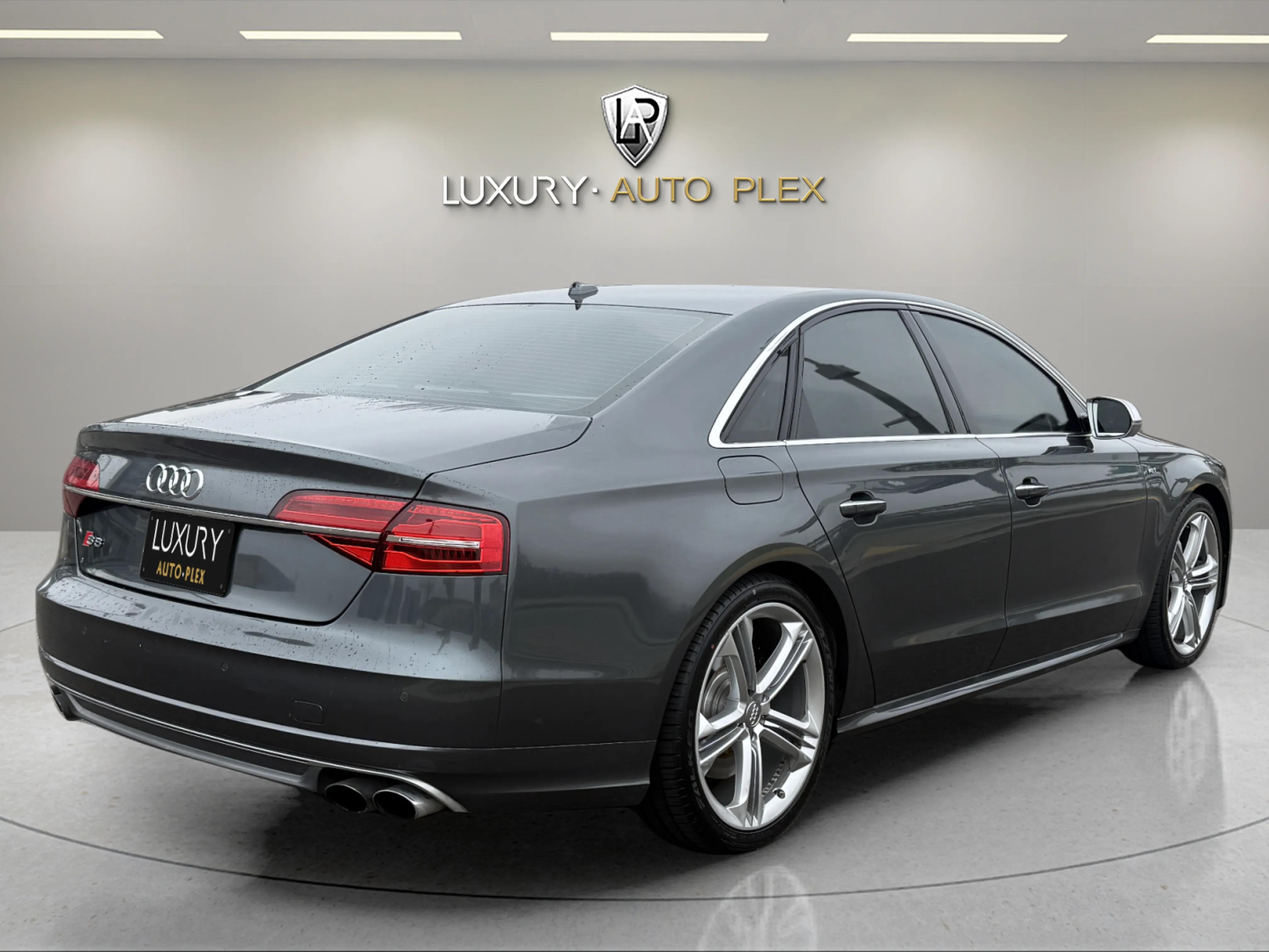 2015 Audi S8 Quattro photo 4