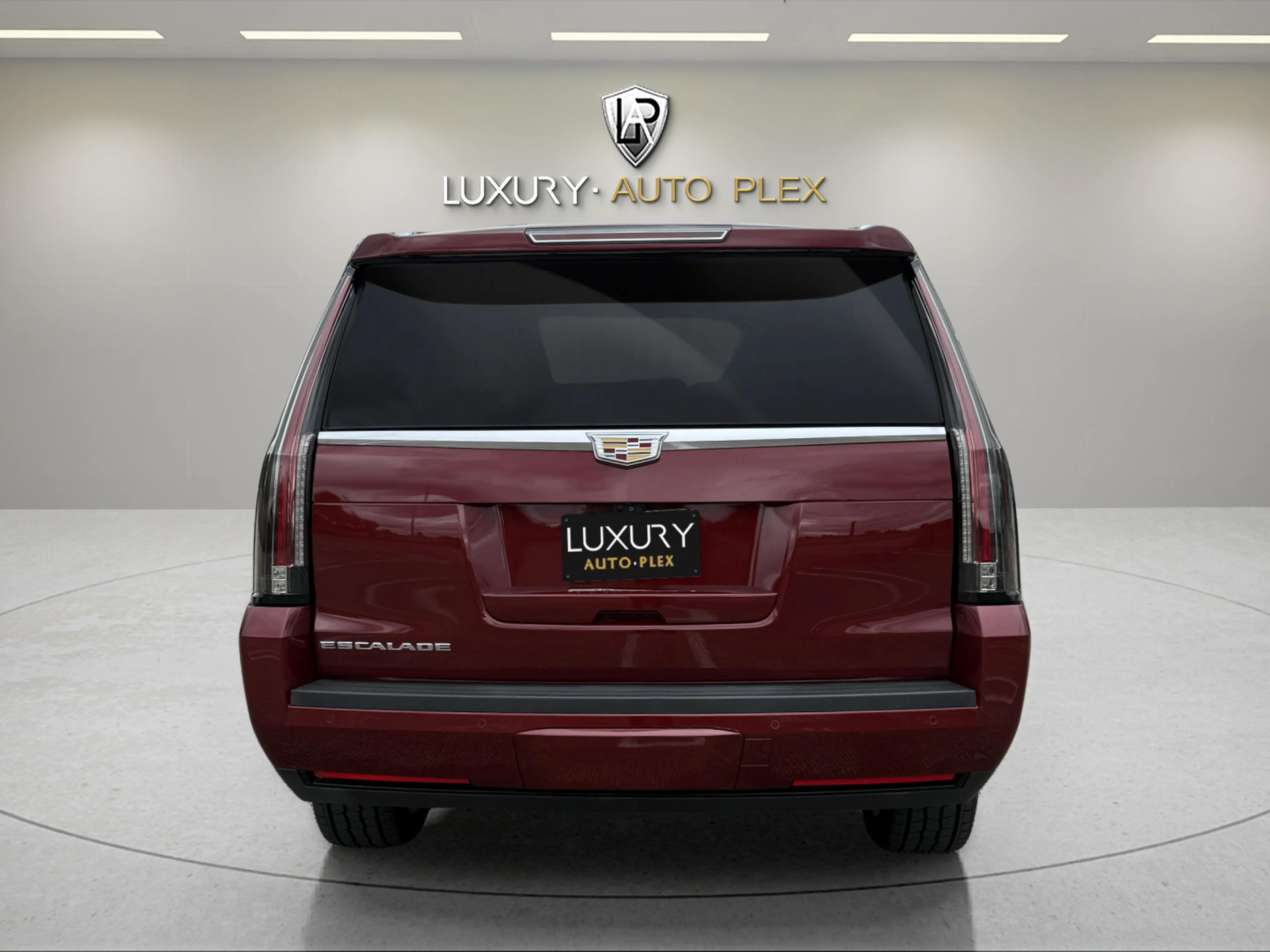 2019 Cadillac Escalade ESV Platinum photo 4