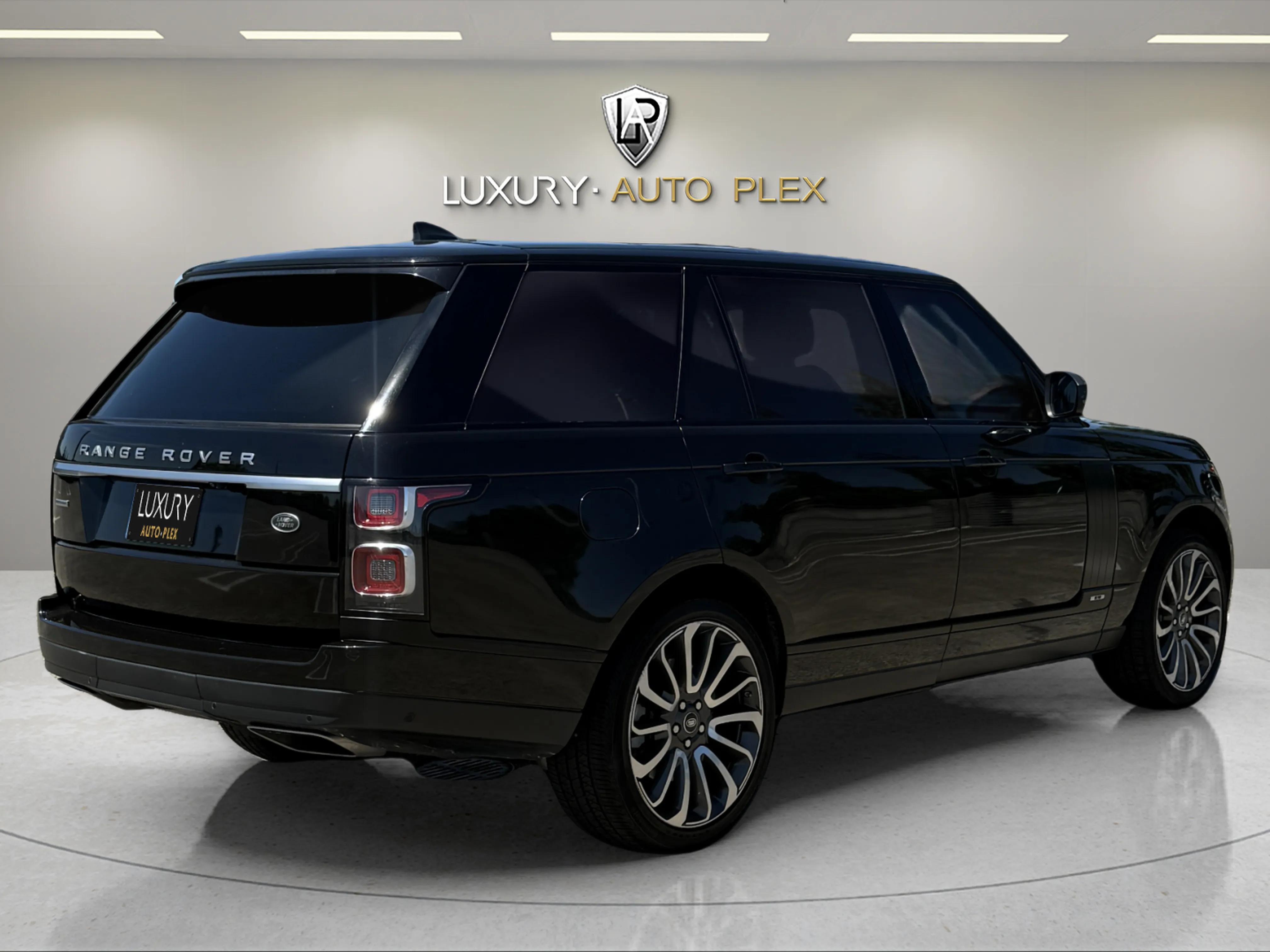 2018 Land Rover Range Rover Supercharged LWB photo 4