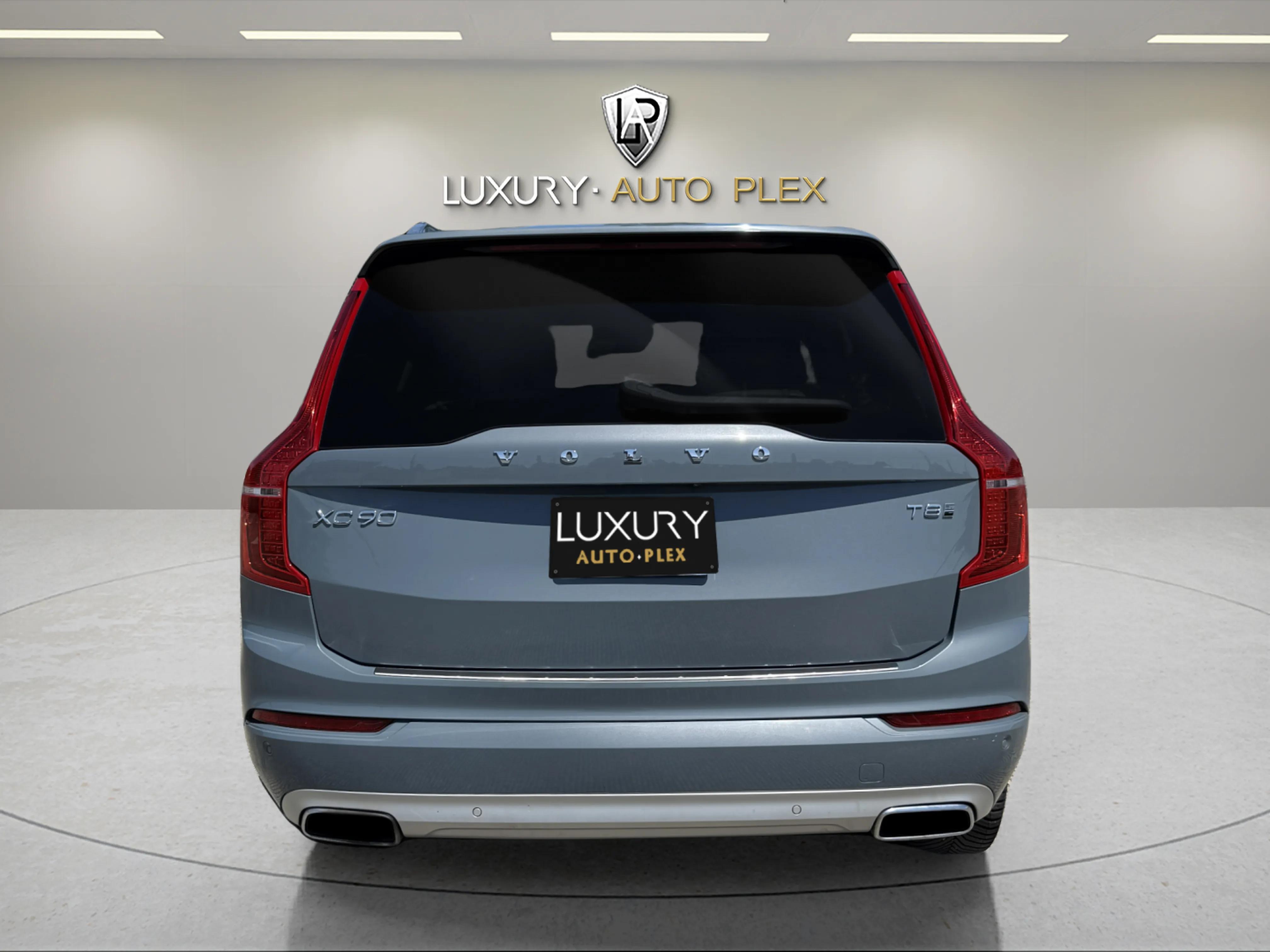 2020 Volvo XC90 T8 Momentum photo 3