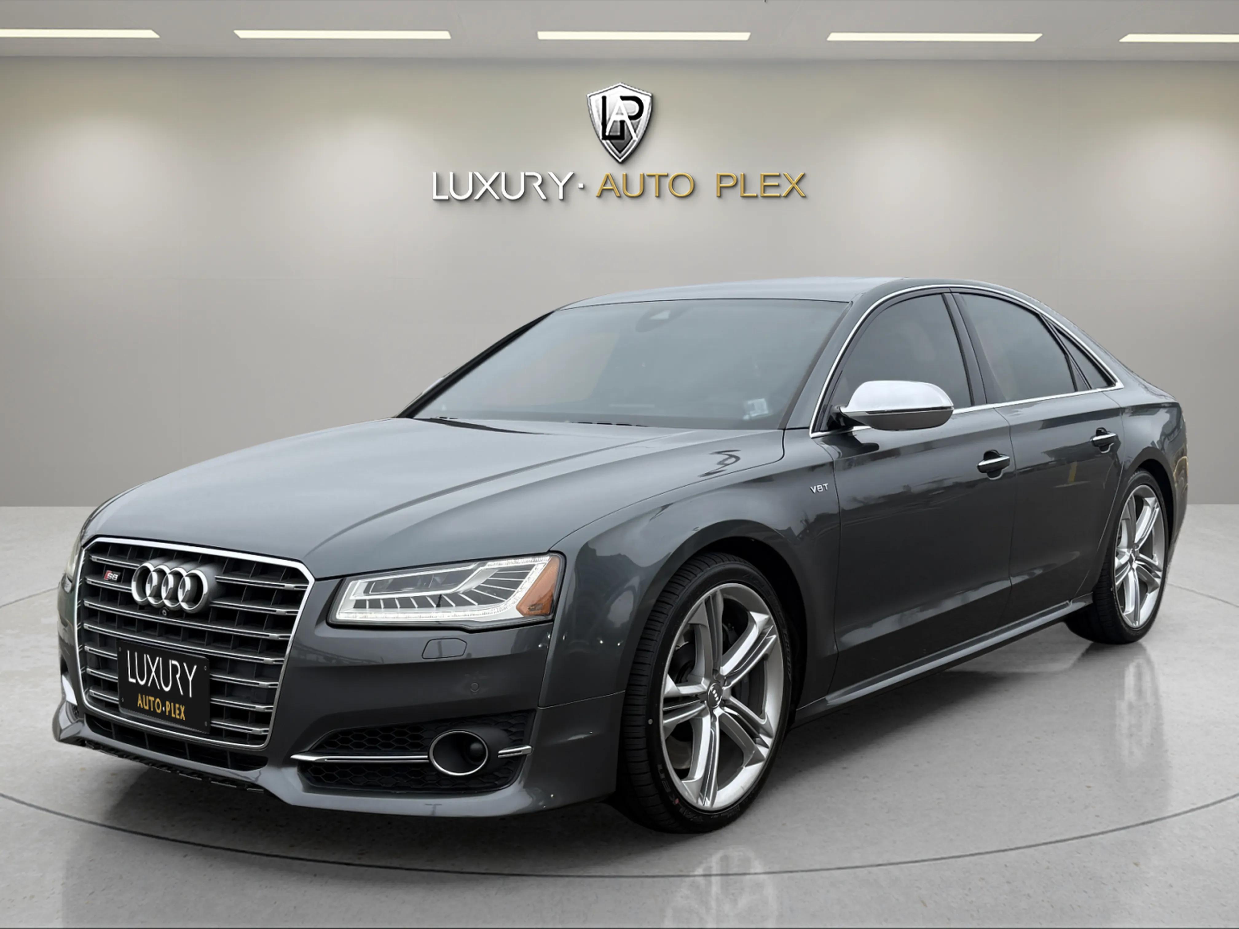 2015 Audi S8 Base's photo