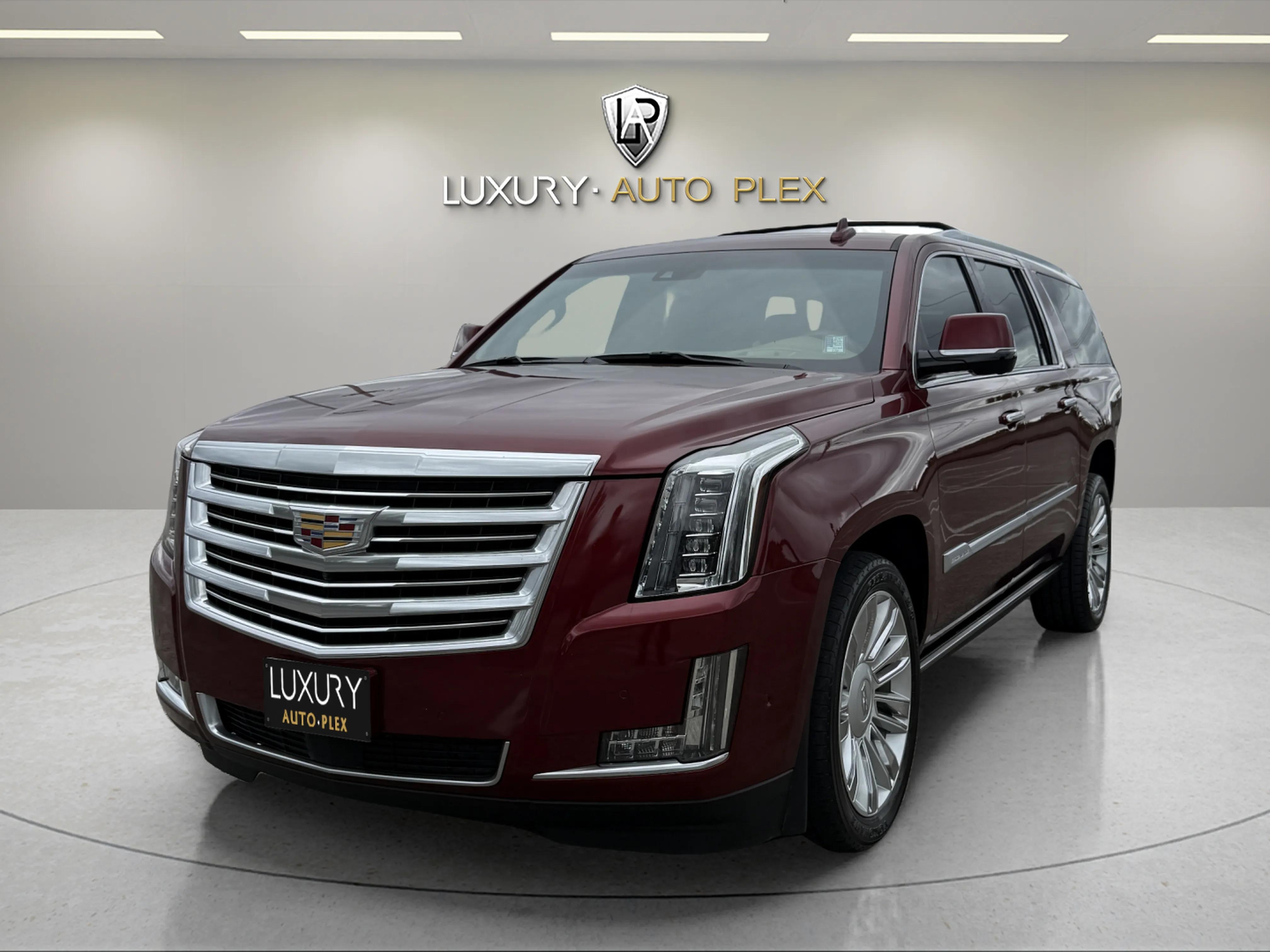 2019 Cadillac Escalade ESV Platinum's photo