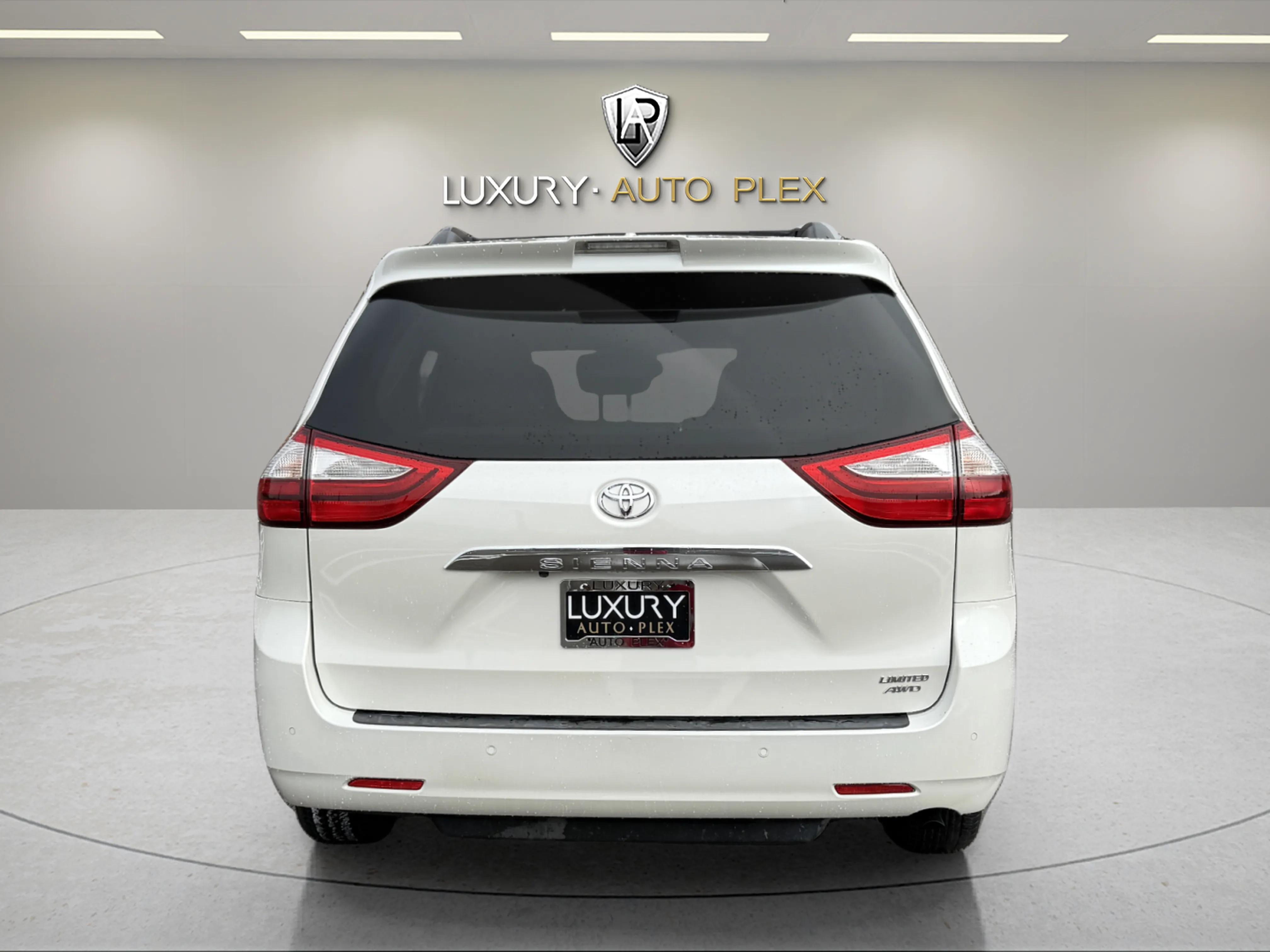 2019 Toyota Sienna Limited photo 4