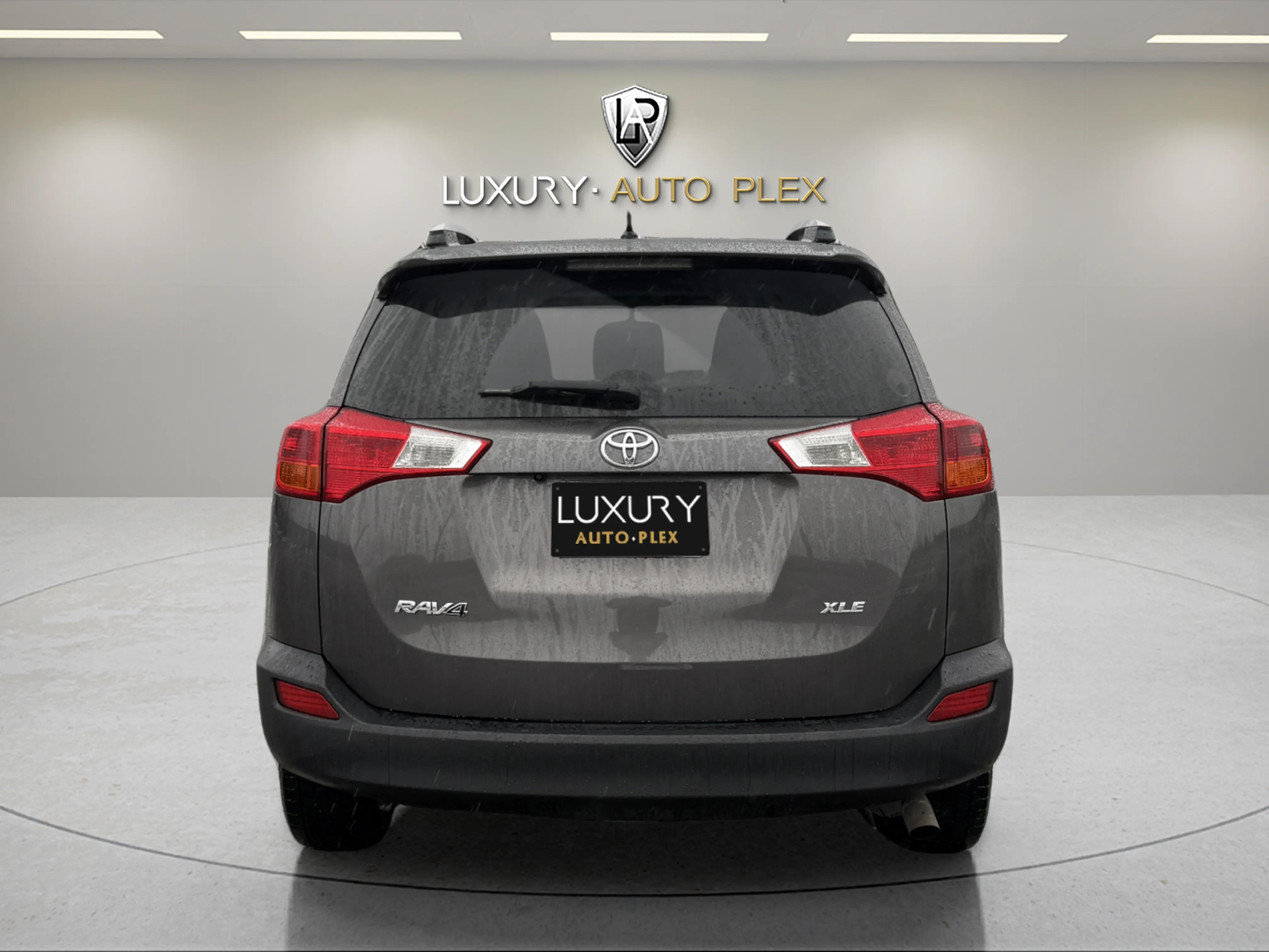 2013 Toyota RAV4 XLE photo 4