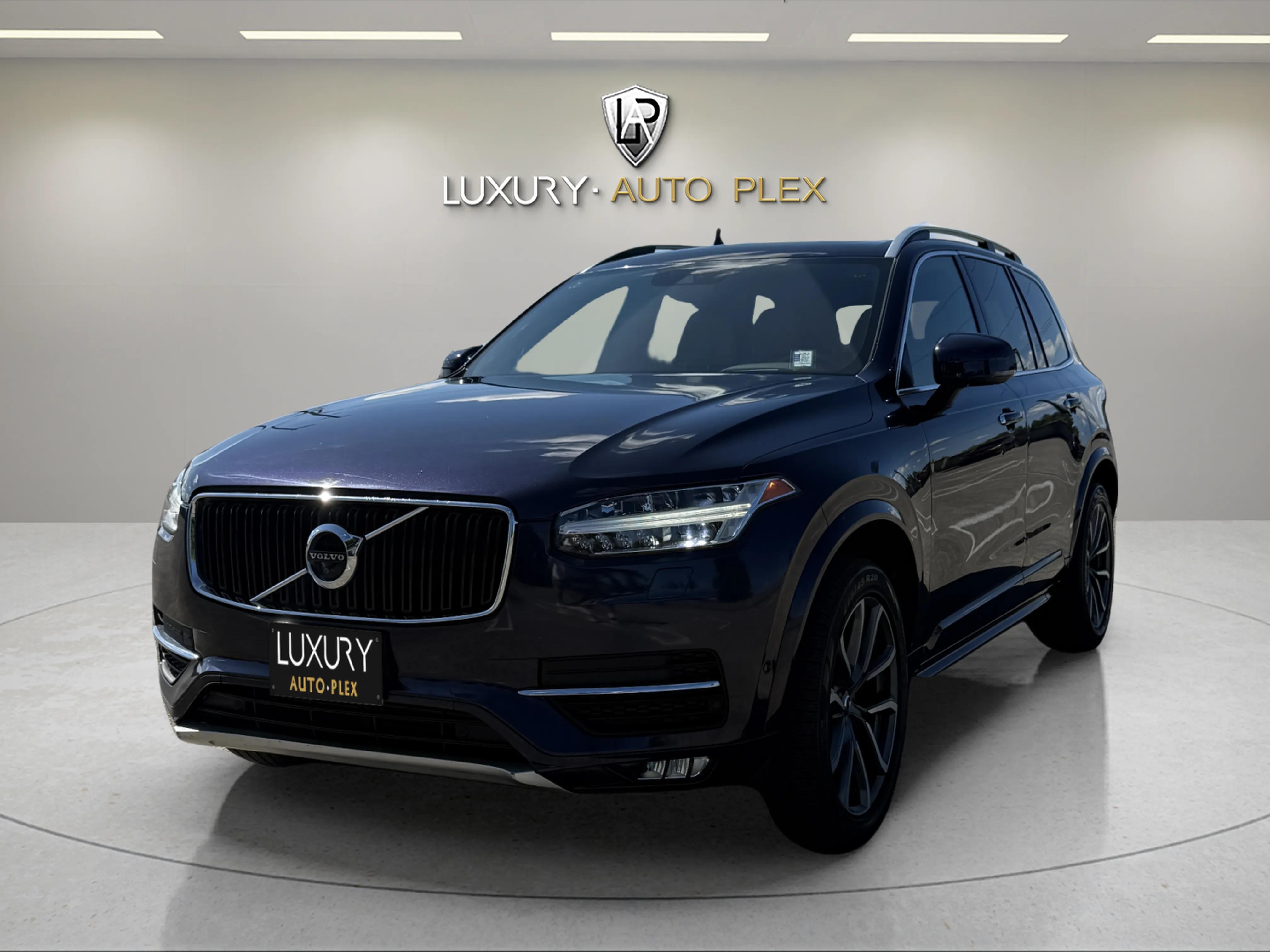 2017 Volvo XC90 Momentum