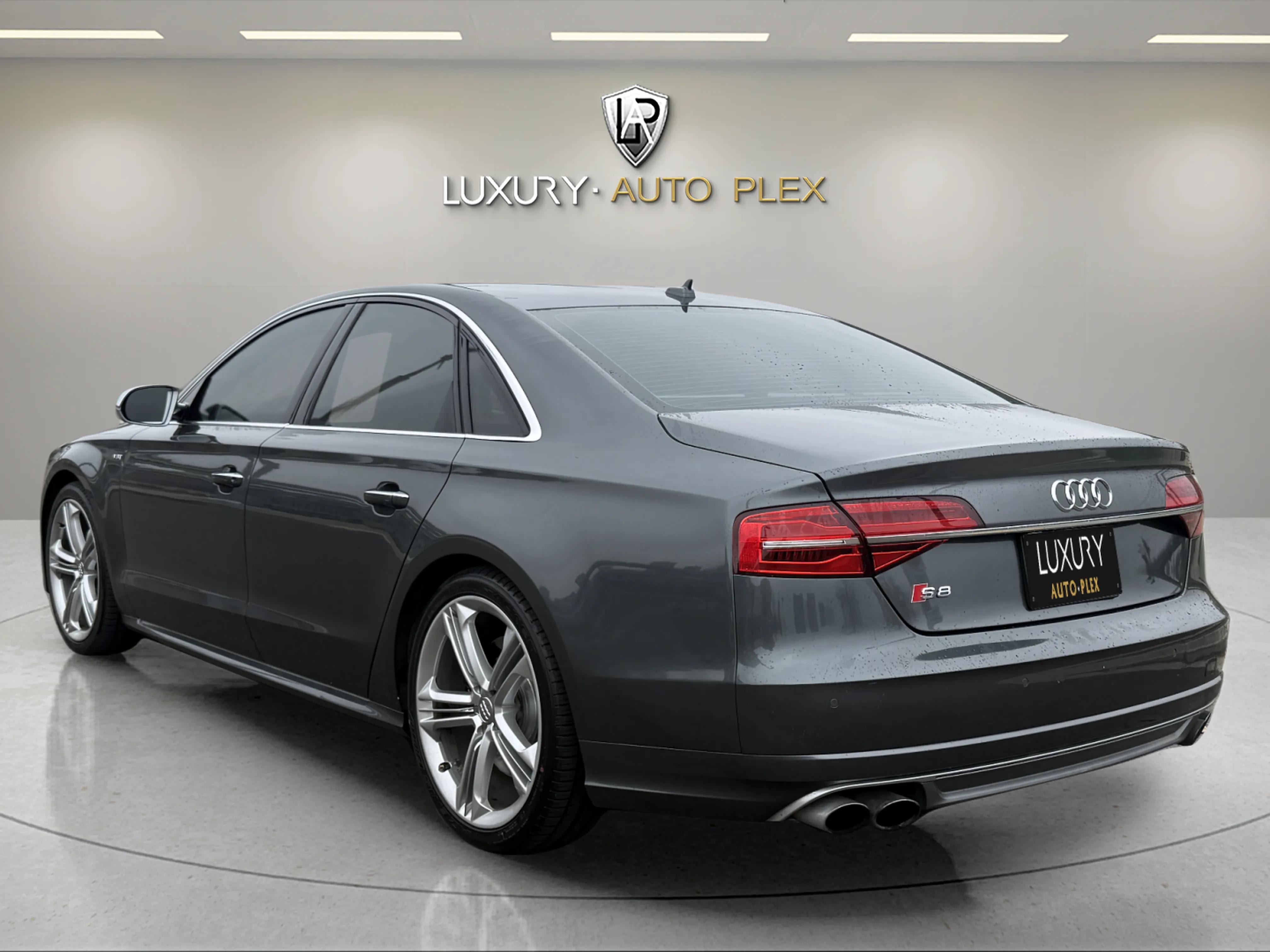 2015 Audi S8 Quattro photo 2